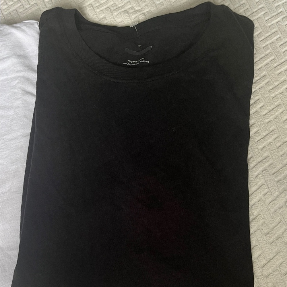 2 Everlane Slim Fit Crewneck White and Black Short Sleeve Tees, new - Picture 3 of 7